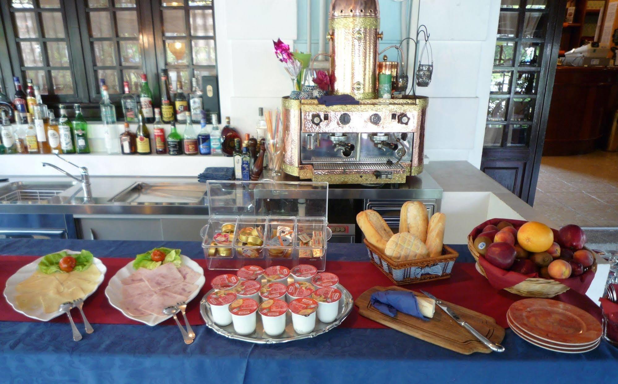 Hotel Montecarlo Кастеланца Екстериор снимка